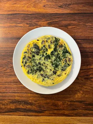 Tortilla De Espinacas, Pasas Y Piñones