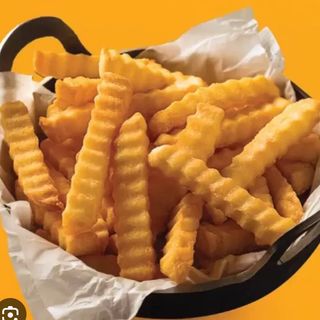 Crinkles patatas fritas con salsa de casera 