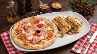Pizza sa mortadelom i pistacijama i palačinke gratis
