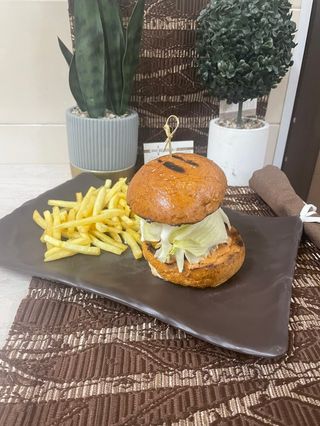 Телешки бургер с чедър