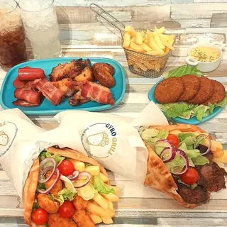 COMBO 2x2 Roasting: dos entrantes, dos pitas gyro y dos bebidas