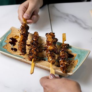300. Yakitori de pollo 3uds 