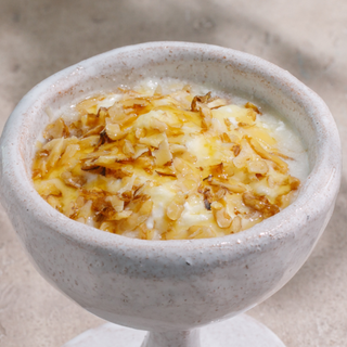 მაწონი თაფლით და ნიგვზით