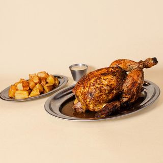 Pollo APLUMA + Patatas Asadas + Alioli