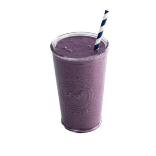 Batido Con Leche De Banana, Fresa, Naranja Y Arándanos (370 Ml.)