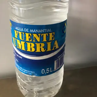 Agua sin gas 