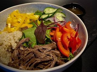 Боул-салат з телятиною (Соус 50 г, страва - 275 г, 325g)