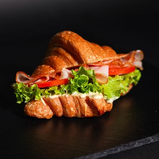 Круассан с беконом/ Croissant cu bacon