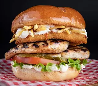 Cowboy Burger + Frites + boisson (Coca Cola, Sprite ou Fanta)
