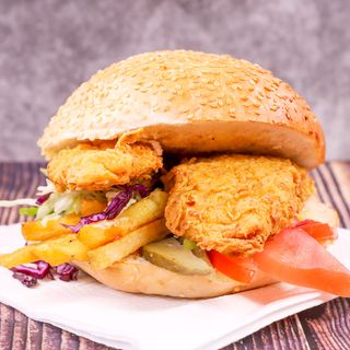 Бургер с криспи пиле