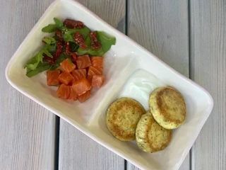 СОЛОНІ СИРНИКИ З КРОПОМ ТА ЛОСОСЕМ (300g)