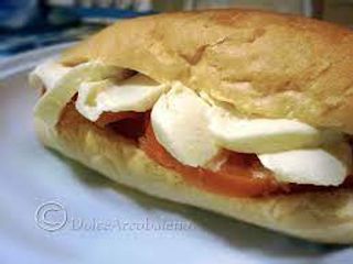 Panino pomodoro e mozzarella