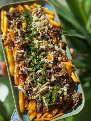 Frytki po koreańsku (K-fries z mieloną wołowiną)