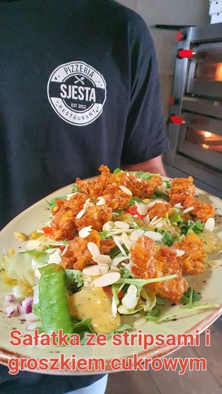 Sałatka ze stripsami z kurczaka