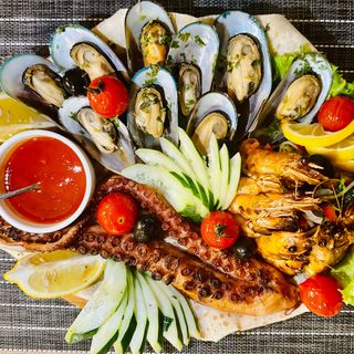 ზღვის პროდუკტების ასორტი