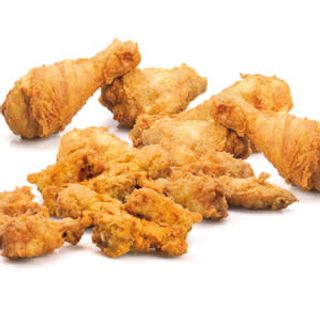 6 pz grandi di pollo impanato e 10 alette di pollo impanate piccanti (Menù famiglia)