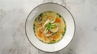 Суп куриный с домашней лапшой