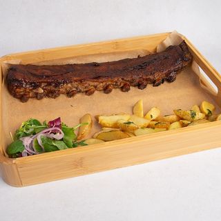 Grillowane żeberka z pieczonymi ziemniakami