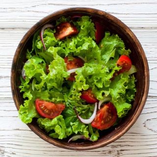 Ensalada y Pechuga a la plancha con arroz blanco