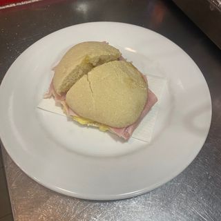 Mollete pequeño mixto -York ,queso-