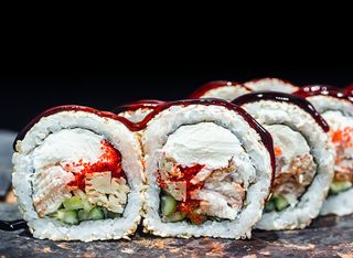 Рол Філа з лососем та вугрем (320г)