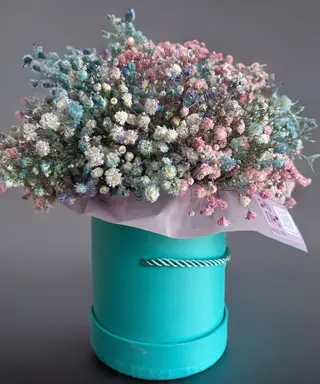 4- FlowerBox z gipsówką kolorową