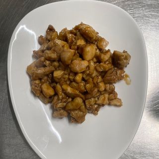 G7. Pollo grigliato servito con salsa teriyaki