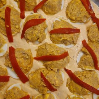 Huevos Rellenos de Atún