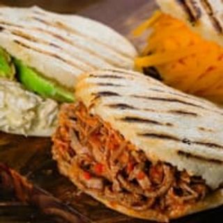 Duo de Arepas de Dos Rellenos