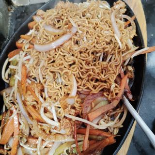 28-Tallarines Chinos A La Plancha