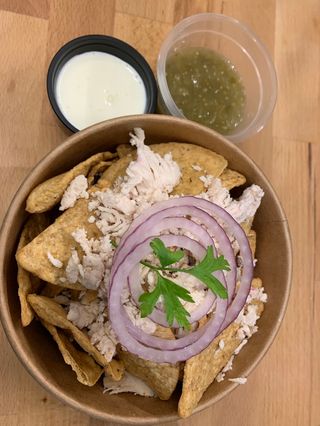 Chilaquiles verdes con pollo