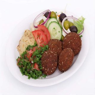 Plato Combinado De Falafel