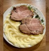 Svinjski vrat sa prilogom