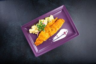 Pohani filet smuđa i kremasta krumpir salata