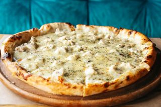 Піца з куркою та грибами (490г)