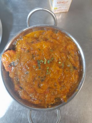 Platos Tikka Bhuna Con Pollo