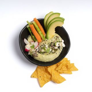 Hummus de Aguacate, Queso de Cabra y Crudités