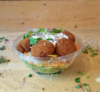 Falafel salata