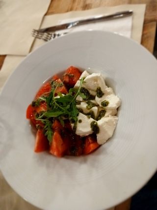 Салата Капрезе (400г)