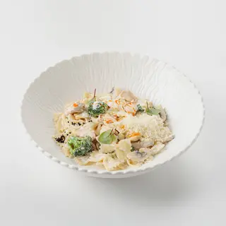 Фарфалле с курицей и грибами