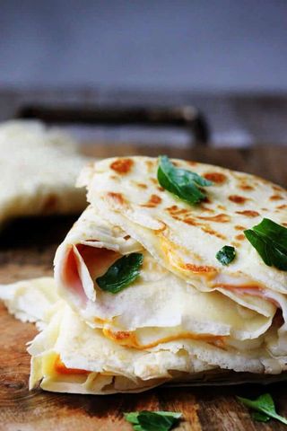 CREPE WITH CHEESE