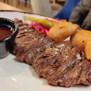 Entraña a la parrilla con chimichurri