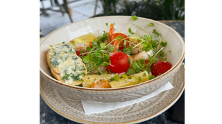 Makaron w sosie śmietanowym z krewetkami i chilli