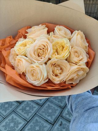 Buchet 13 trandafiri albi