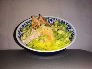 Mix poke - riso, gambero, mousse di tonno, avocado, cavolo rosso