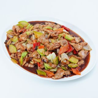 681 Svinjetina sa povrćem 800g