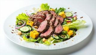 Sałatka z polędwicą wołową