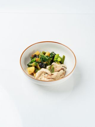 Индейка под сливочным соусом с овощами (460г)
