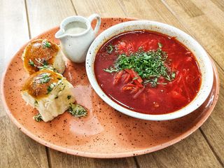 Борщ Український з пампушками (300/50/30г)