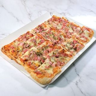 Coca de Bacon y Quesos 